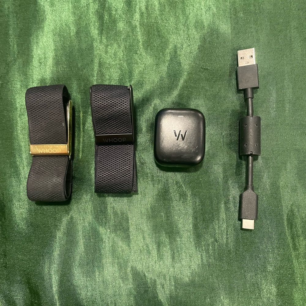 Whoop fit tracking device